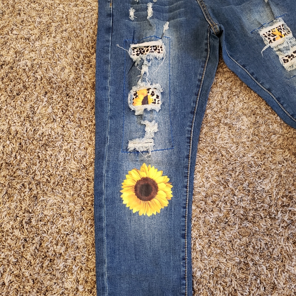 Distressed sunflower jeans with matching tank - Picture 2 of 11